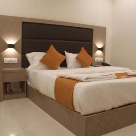 Hotel Metro Inn Mumbai Bagian luar foto