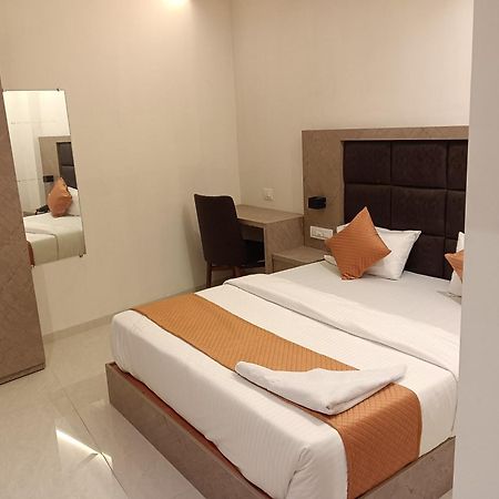 Hotel Metro Inn Mumbai Bagian luar foto