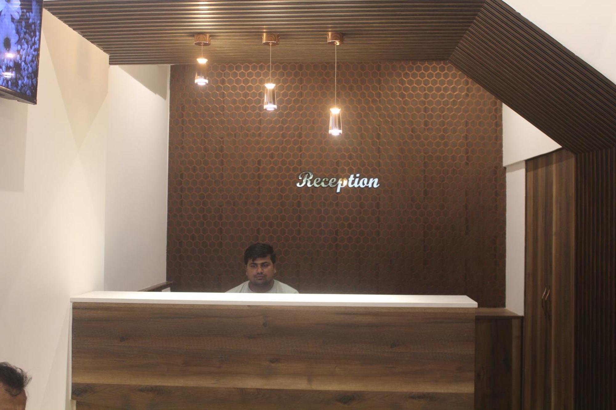 Hotel Metro Inn Mumbai Bagian luar foto