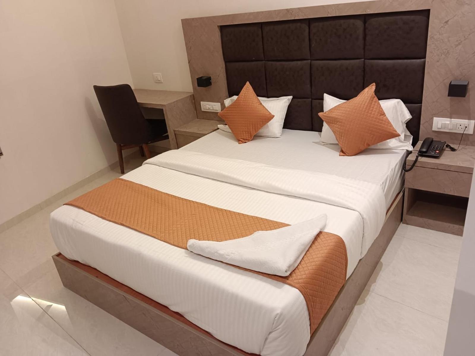 Hotel Metro Inn Mumbai Bagian luar foto