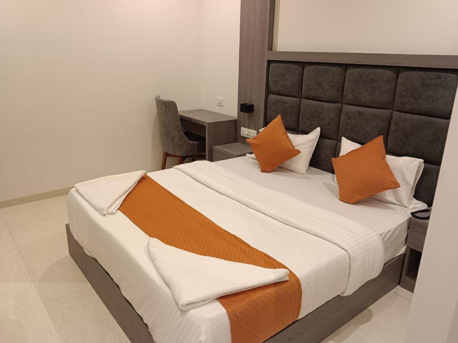 Hotel Metro Inn Mumbai Bagian luar foto