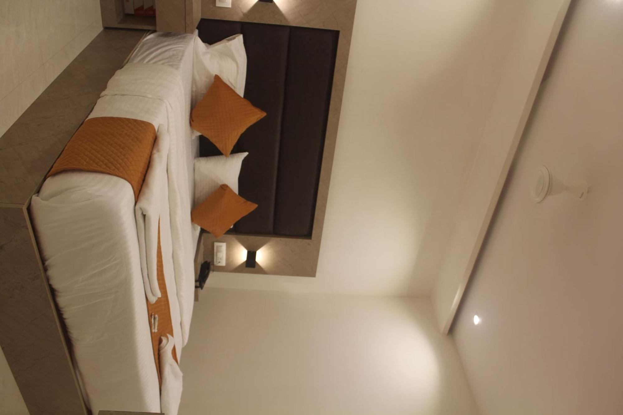 Hotel Metro Inn Mumbai Bagian luar foto